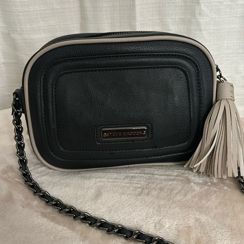 Steve Madden crossbody purse with tassel